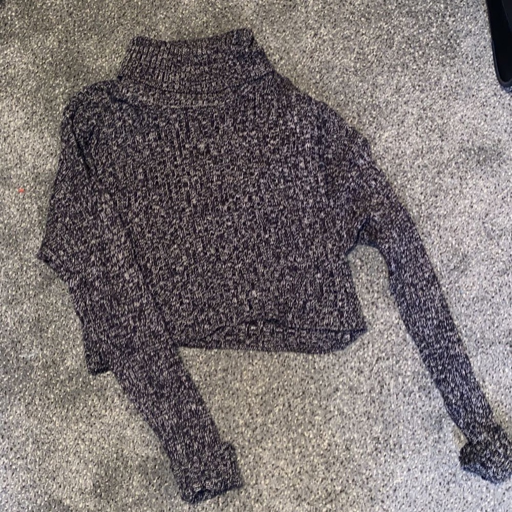 Cropped turtle neck sweater